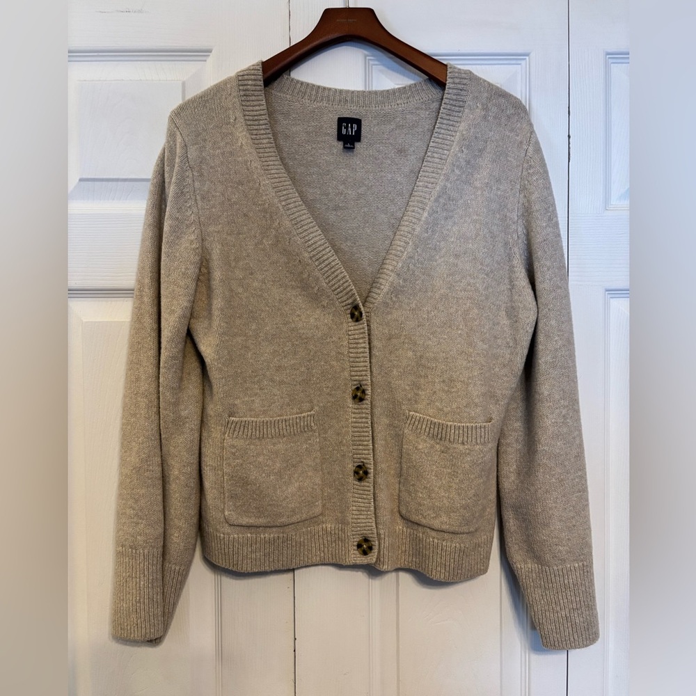 Oatmeal Gap VNeck Cardigan Large- NWOT